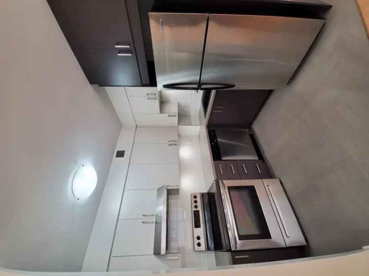 Rent 4½ Spacious and Renovated Apartment in Downtown Montreal