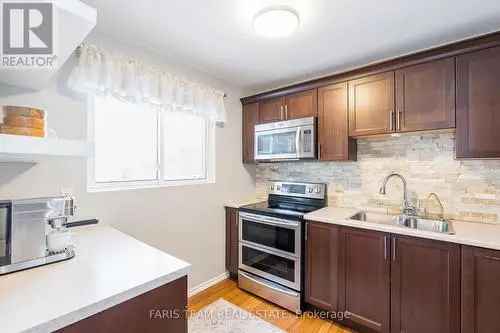 Buy House in Barrie with Charming Features and Outdoor Proximity