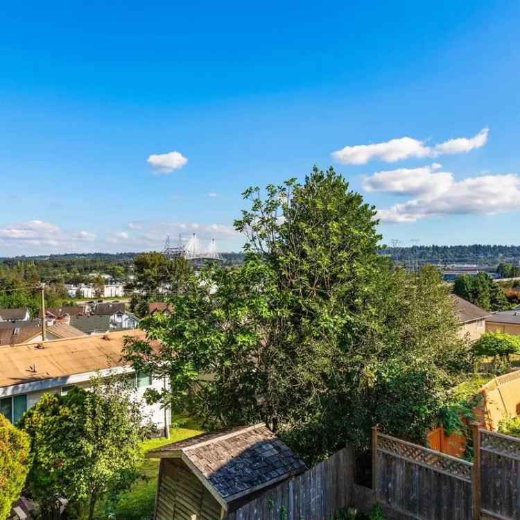 5 Bedroom House with Mount Baker Views