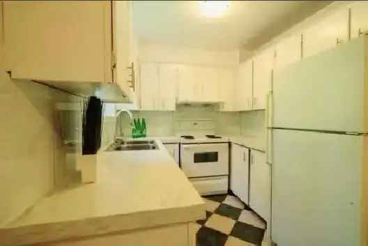 4-Bed 2-Bath Townhouse For Rent Near Kennedy Station