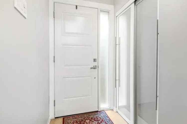 3-Bedroom Townhouse near Mooney's Bay Beach