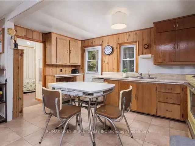 Cozy Stokes Bay Cottage Near Lake Huron