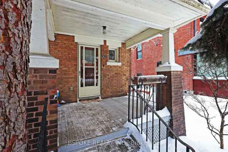 Buy House in Roncesvalles with Renovation Potential and Family-Friendly Features