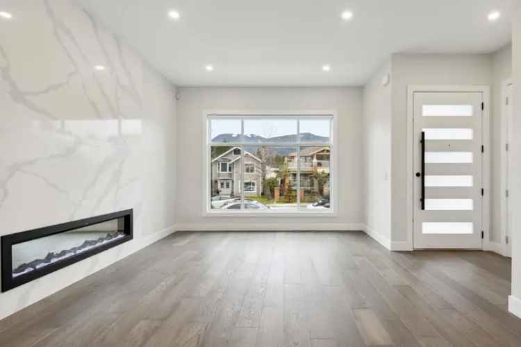 Central Lonsdale 12 Duplex 3 Bed 25 Bath Suite Garage Heat Pump