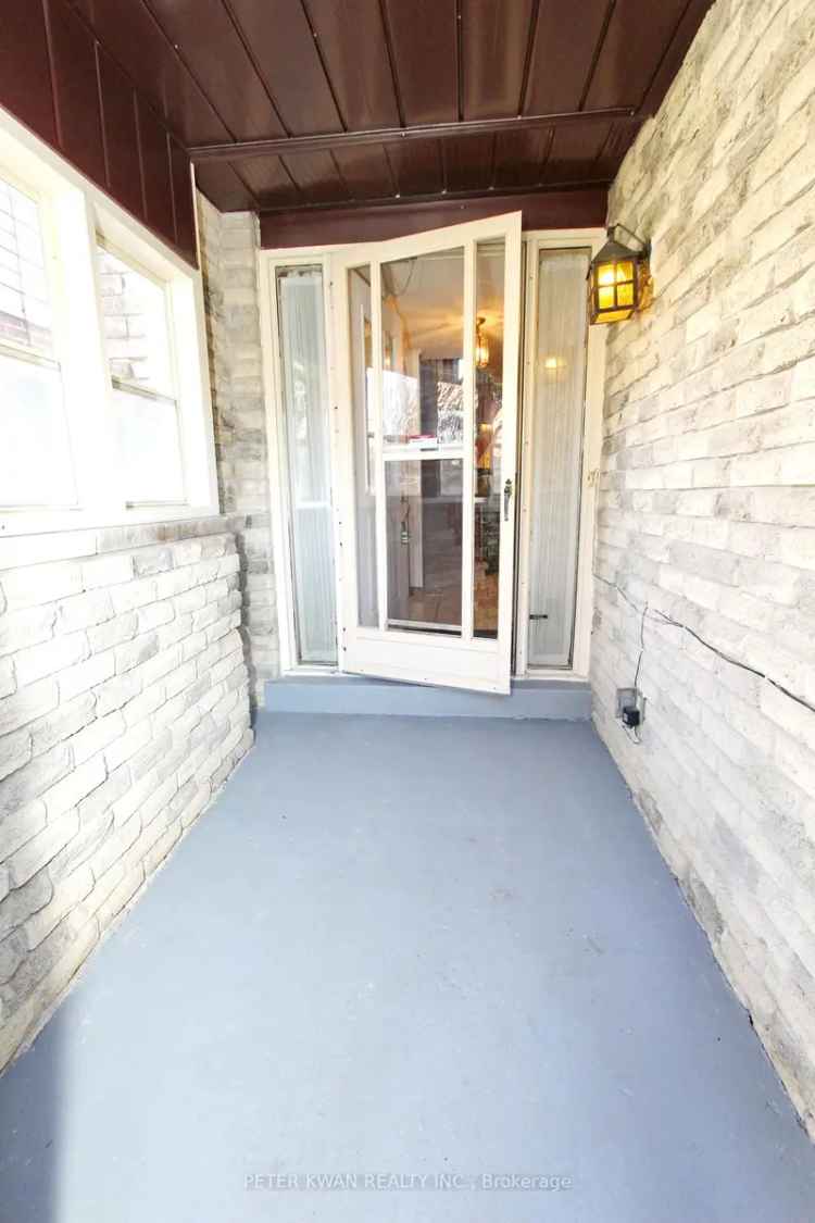 3 2 Bedroom Detached Home in Steeles Premium Lot