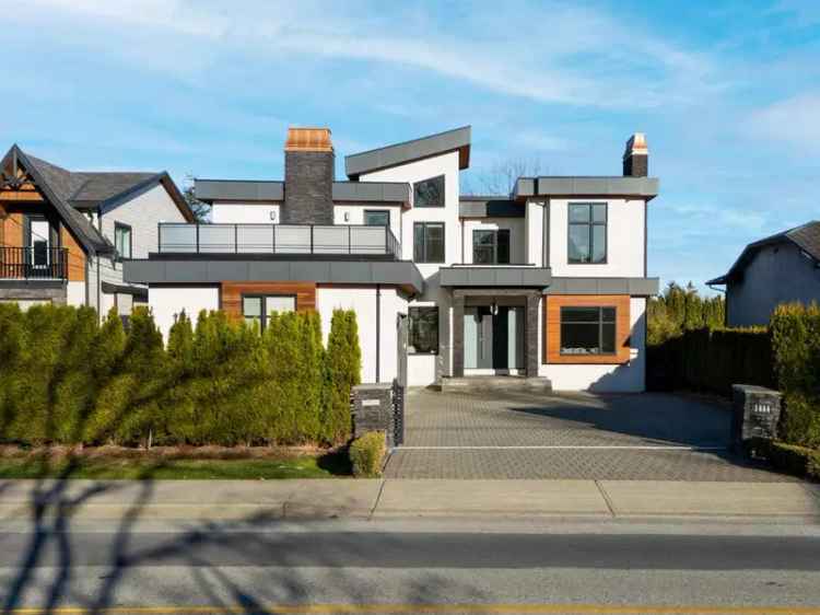 Luxury 8 Bed 7 Bath South Surrey Home - Modern Masterpiece