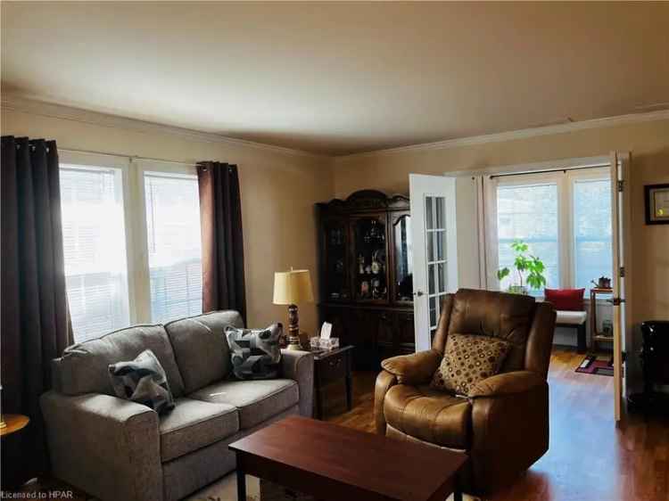 House For Sale in Strathroy-Caradoc, Ontario