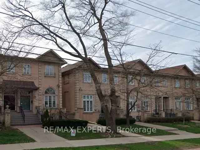 Townhouse For Sale in Toronto, Ontario