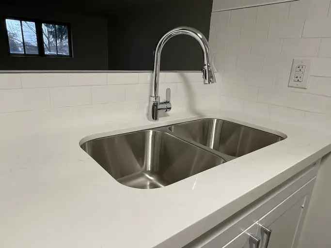 Rent Luxury Suite Whitby 2 Bedroom In-suite Laundry Close To Amenities