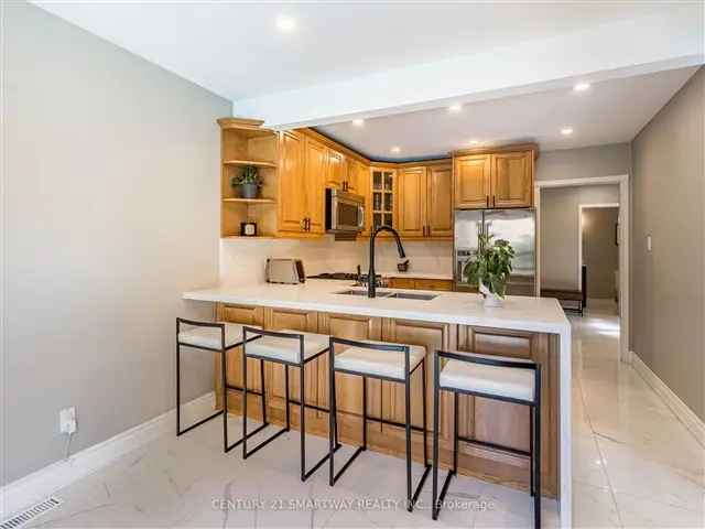 Stunning 3 1 Bedroom Home in College Park Oakville