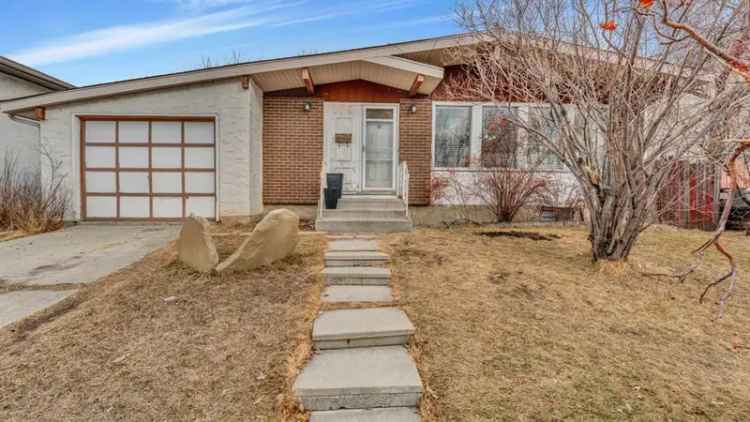 House For Sale in Calgary, Alberta