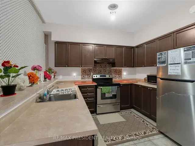 3 Bed 4 Bath Townhome in Bram West - Modern Open Concept