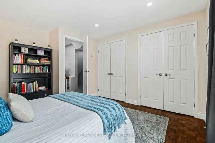 Buy Townhouse in Guildwood with Community Amenities and Lake Views