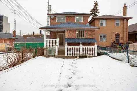 Cozy 2-Bedroom Upper Unit in Oakwood Toronto