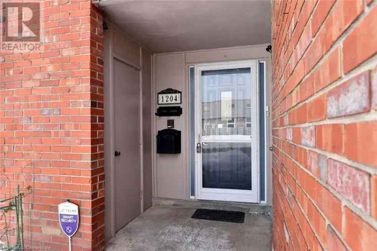 Spacious 4-Bedroom Townhouse in Clarkson Mississauga