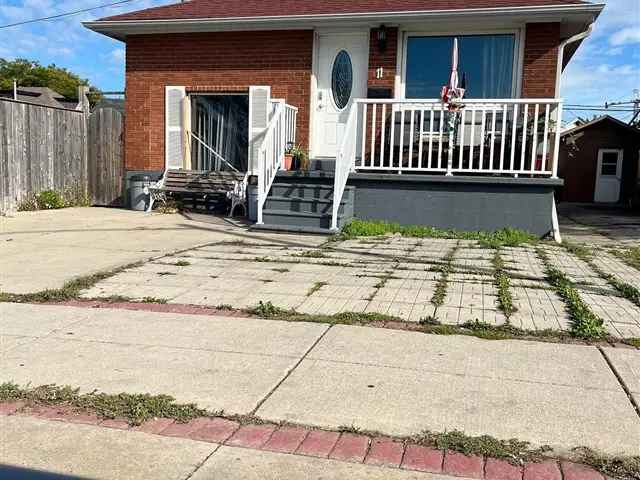 House For Sale in Hamilton, Ontario