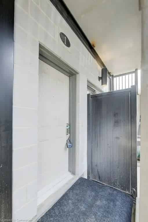 Modern 3-Bedroom Townhome in Cambridge