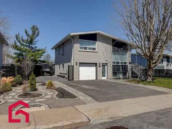 Greenfield Park Split-Level 3 Bedroom Home with Private Backyard and Pool