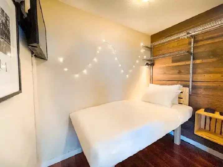 Limited-Time Offer: Downtown Room for $1,400/Month!