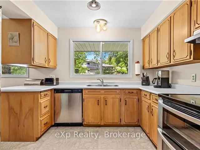 House For Sale in 197, Fairway Hill Crescent, Kingston, Ontario