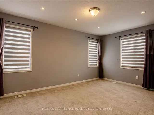 Townhouse For Rent in Oakville, Ontario