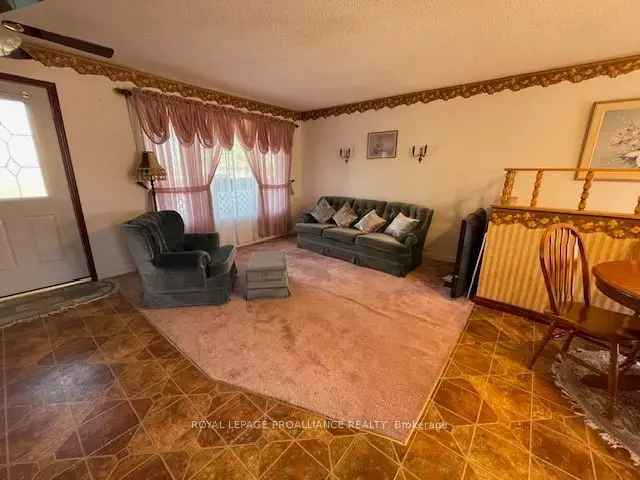 House For Sale in Shannonville, Ontario