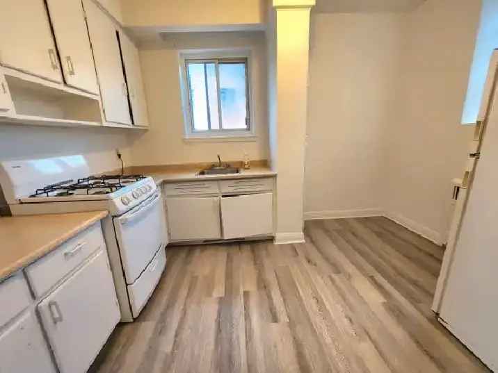 Rent Top Floor Apartment Near Cote-des-Neiges Metro