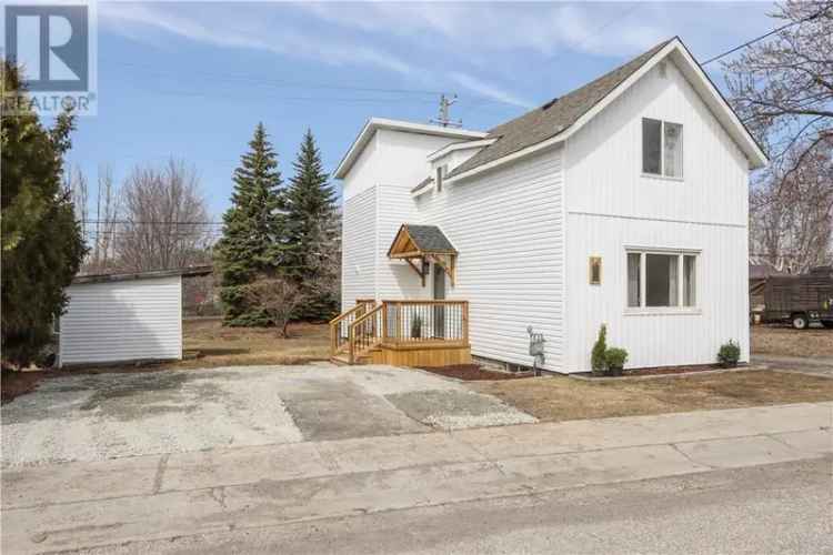 3 Bed 1.5 Bath Home in Copper Cliff - Modern Farmhouse Charm
