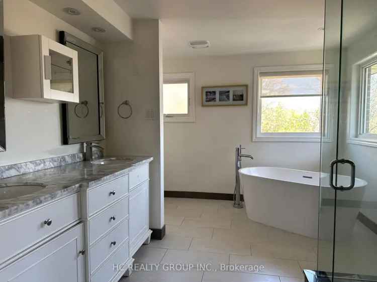 House For Sale in Aurora, Ontario