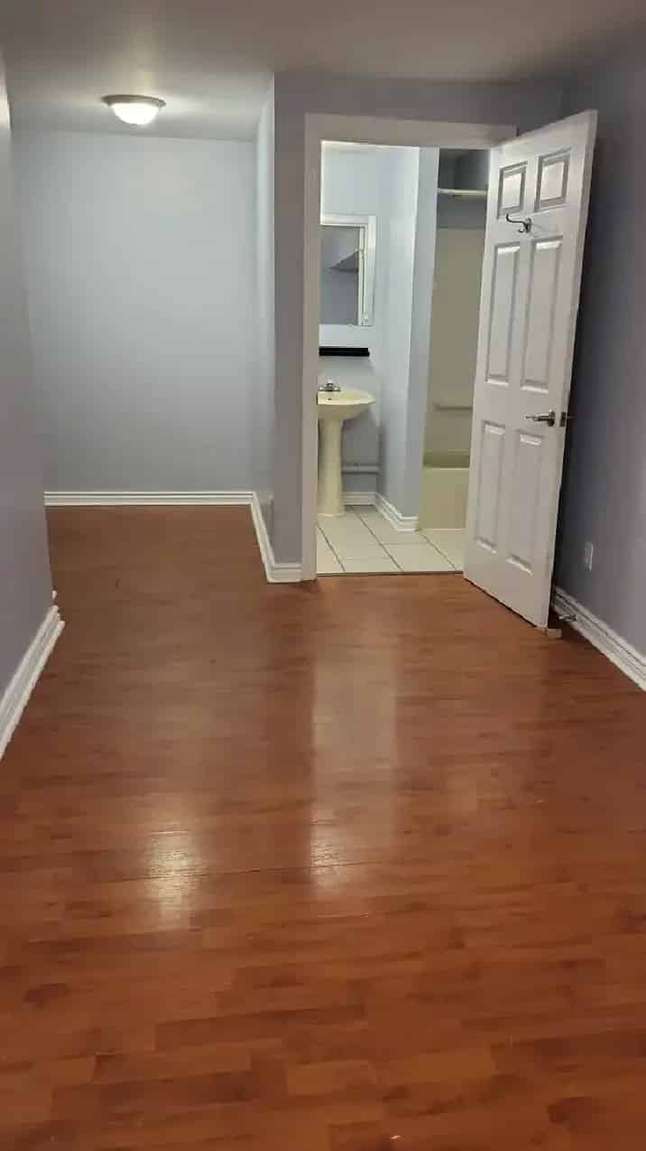Bachelor Apartment Near Place d Orleans  All Utilities Included