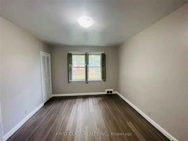 Etobicoke Bungalow Main Floor 3-Br Suite For Lease