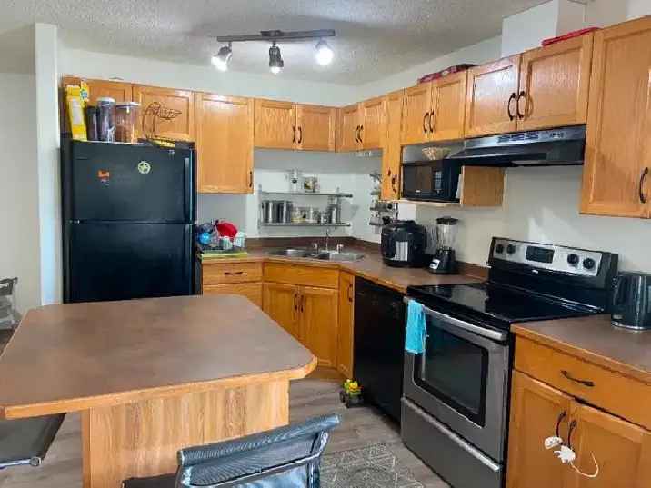 PRICE IMPROVEMENT! Southside Condo