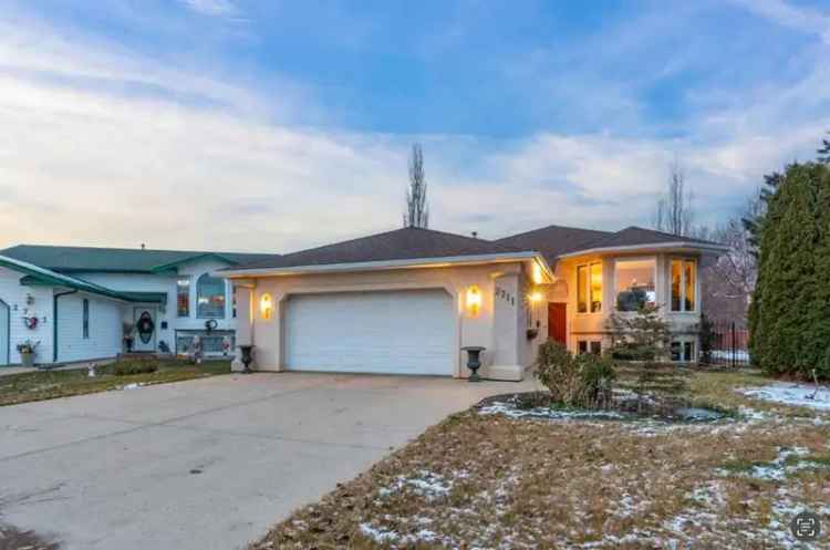 1300sqft 3-Bedroom Bi-Level Home in Aurora