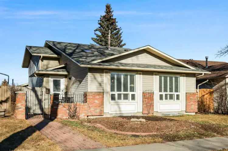 House For Sale in Calgary, Alberta