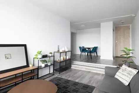 1 room apartment of 84 m² in Montreal