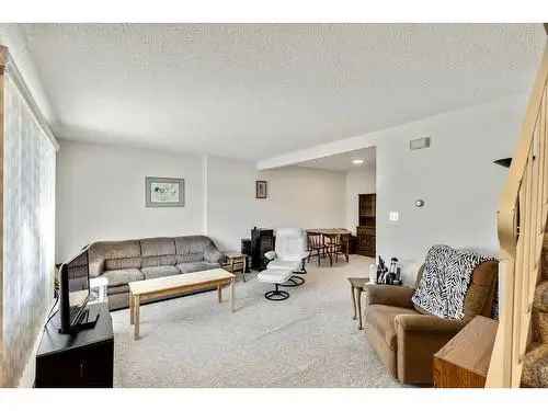 Townhouse For Sale In Glenbrook, Calgary, Alberta