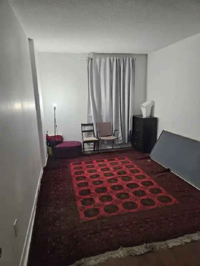 Room for Rent for Females Near Centennial College and University of Toronto