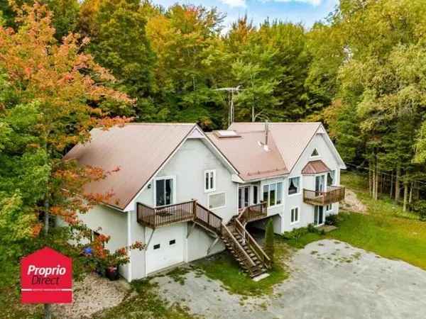 9 Bedroom Split Level Home for Sale in Estrie Near Potton