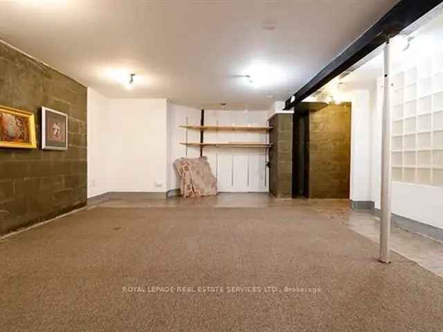 Forest Hill Bachelor Apartment High Ceilings Spacious Kitchen Huge Closet