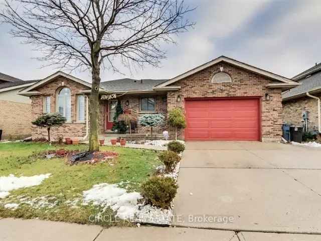 3 Bedroom House with Pool-Sized Backyard and Finished Basement