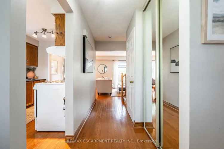Glen Abbey Family Home 3 1 Beds 2 Baths Updated Kitchen Large Deck