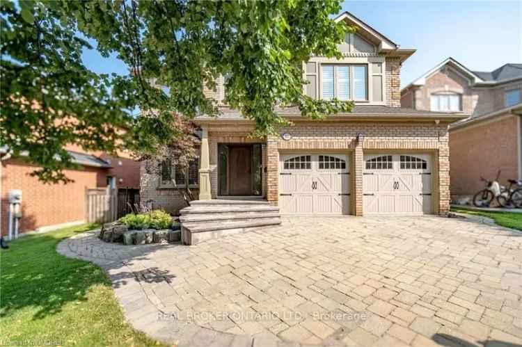 House For Sale in Oakville, Ontario