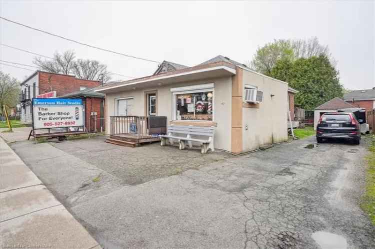 House For Sale in Hamilton, Ontario