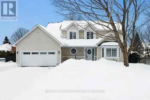 Buy House in Ottawa with Renovated Kitchen and Expansive Backyard