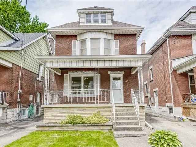 House For Sale in Hamilton, Ontario