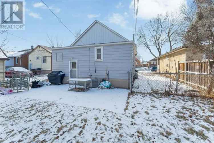 Windsor Bungalow Near Parks Schools 2 Beds 1 Bath