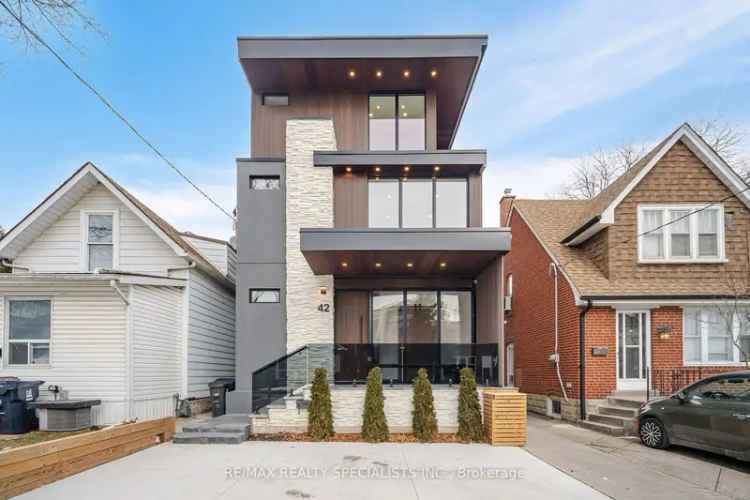 Modern Luxury Home in Toronto's Baby Point