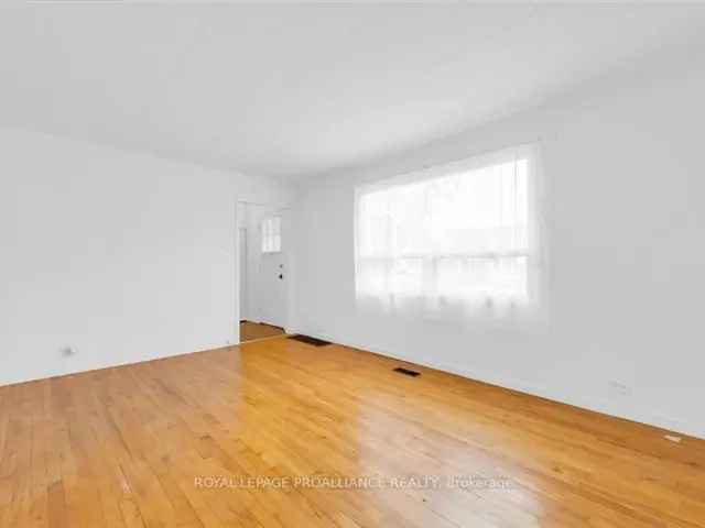 House For Sale in 220, Pine Street, Belleville, Ontario