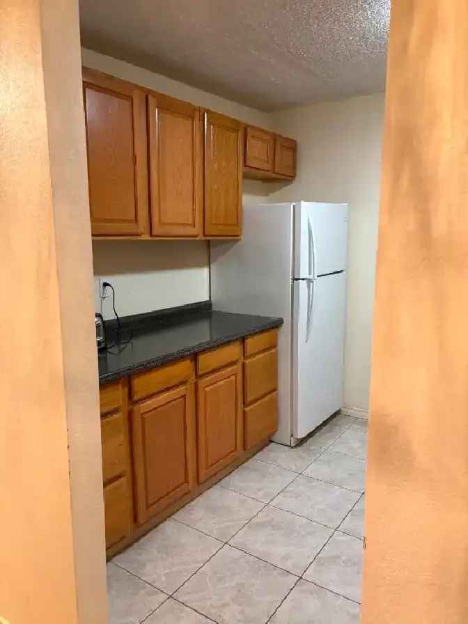 Apartment For Rent in Westbrook Mall Area with Balcony