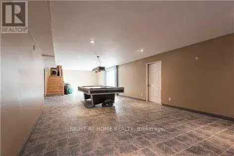 4 Bedroom 1469m² House in Mississauga with Heated Pool